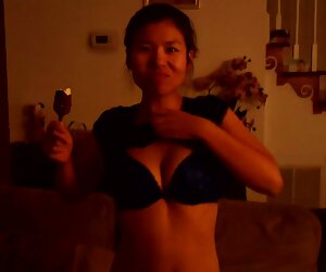 Cô gái xinh đẹp cố gắng ses gái xinh mình trên khiêu dâm