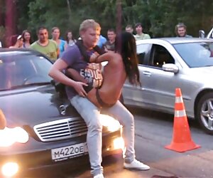 Học sinh lộn xộn seo gái xinh xung quanh đen, giáo viên,,