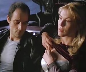 Sexy người đàn ông xoay một người phụ nữ trong âm phim set noi đạo