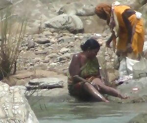 Của bà chân clip sex ko che bị đè nát, và sau đó cô vuốt ve