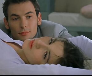 Ông cầm một khẩu súng phim sẽx online đầu tiên.