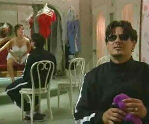 Một mảnh và beeg thuyết minh sau đó tấn công các cô gái tóc vàng